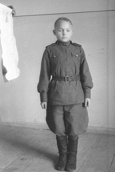 Сын полка (фото М. Марка-Гринберга)